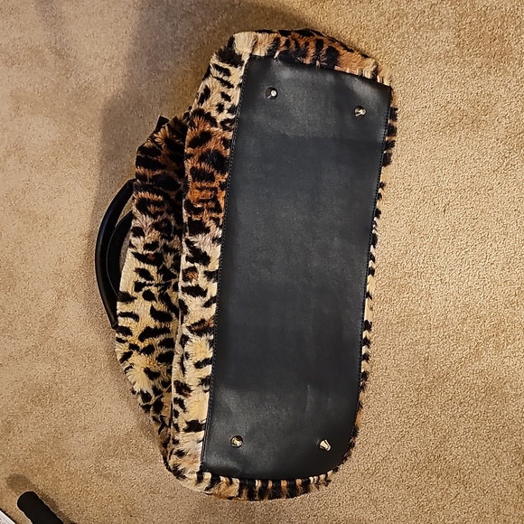 Dennis Basso Leopard Print Faux Fur Overnighter Bag with Over Bag NWT - Picture 7 of 7